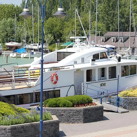 شقة Kis Teniszhaz