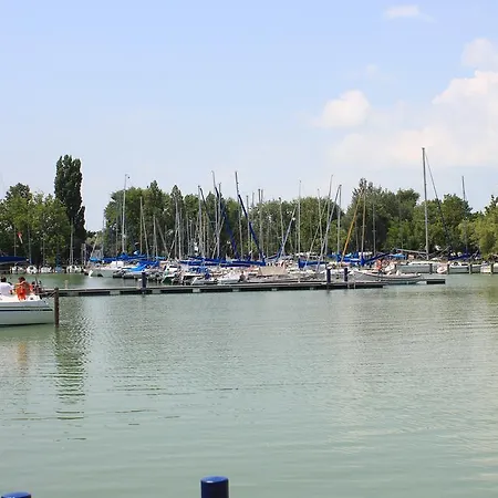 Kis Teniszhaz شقة *