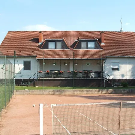 Apartman Kis Teniszház *